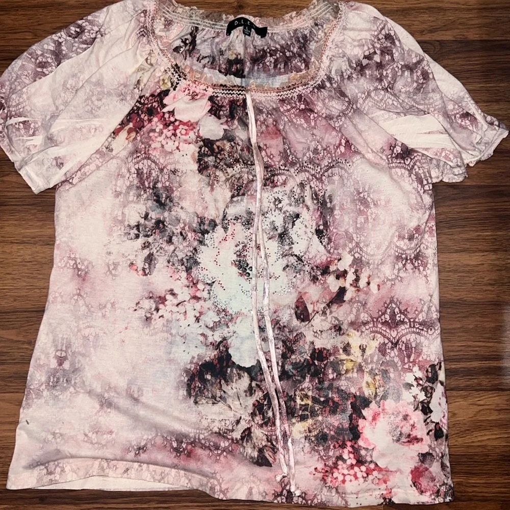 NWOT floral top large - Picture 1 of 5